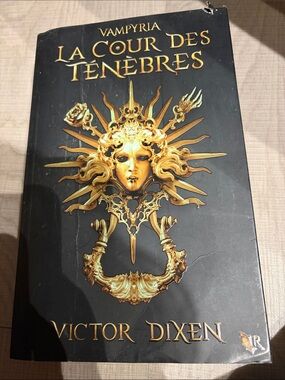 Vampyria: La Cour des Ténèbres — Black & Gold Decorative Book Cover